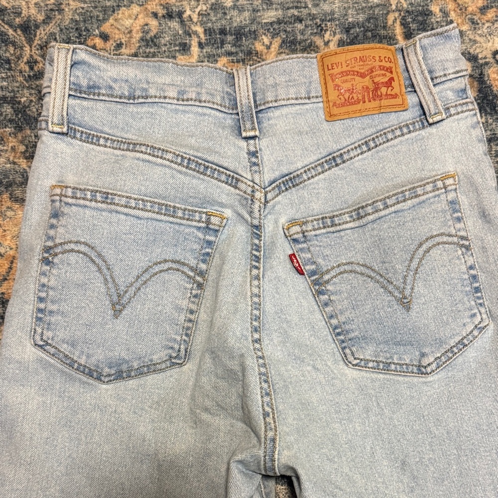 Levi's High Rise Straight Jeans - Light Blue Wash - Picture 3 of 3